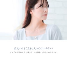 Ellen ワンポイント ダイヤモンド ホースシュー ネックレスの着用イメージ（3）
