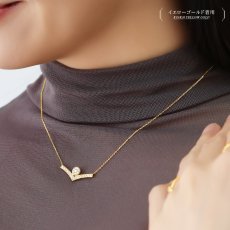 Wendy ラウンド ダイヤモンド Vライン ネックレスの着用イメージ（6）