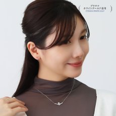 Wendy ラウンド ダイヤモンド Vライン ネックレスの着用イメージ