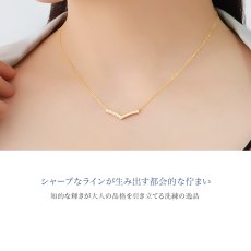 Lorna ダイヤモンド Vライン ネックレスの着用イメージ（3）