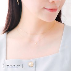 Ellen ワンポイント ダイヤモンド ホースシュー ネックレスの着用イメージ（5）